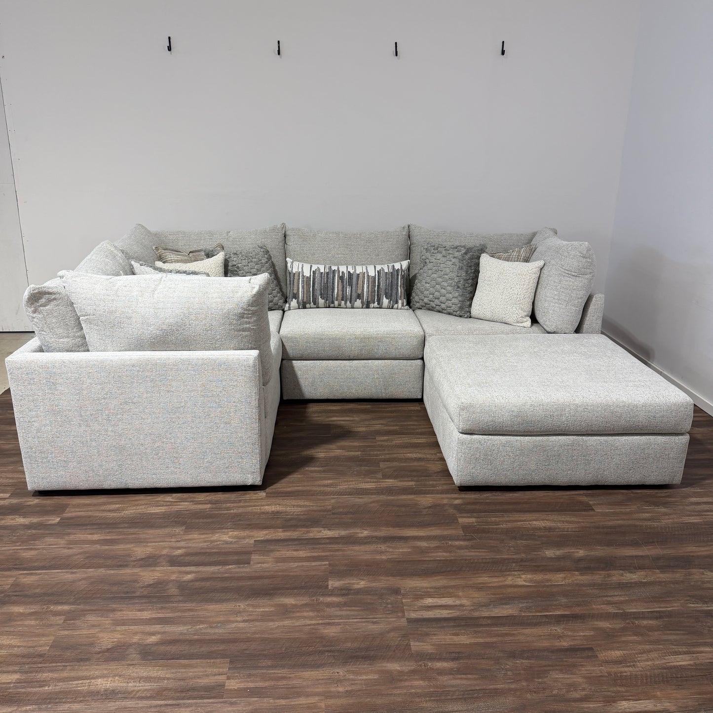 Mckenzie Bumper Modular + Ottoman