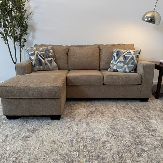 Beautiful sofa with reversible chaise - Delivery Available