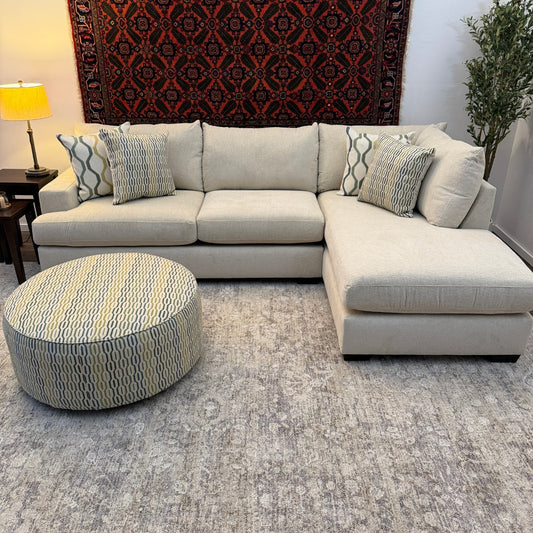 Lapine Sectional w Right-Facing Chaise in Cream
